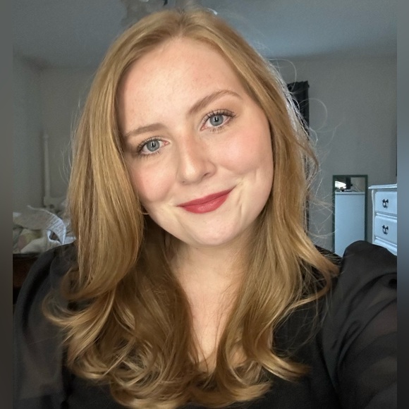 Meet your Posher, Holly - Picture 3 of 3